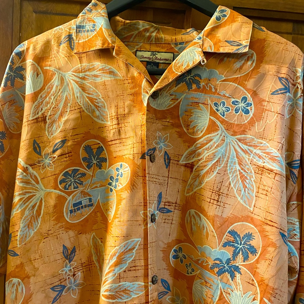 Men’s XL Tommy Bahama  vintage multicolored button down. 100% silk.